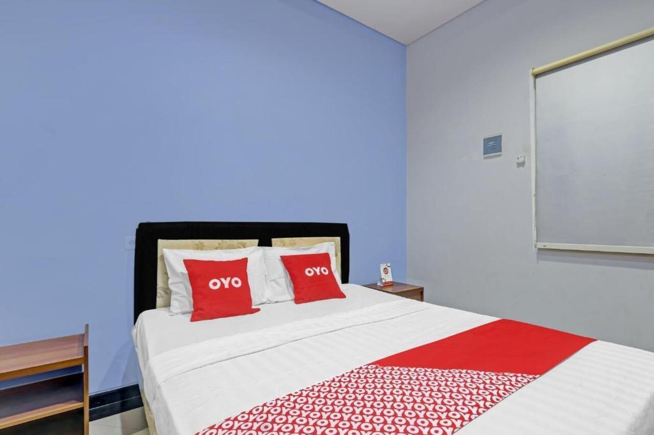 Oyo 90553 Arteri Guest House Semarang Exterior foto